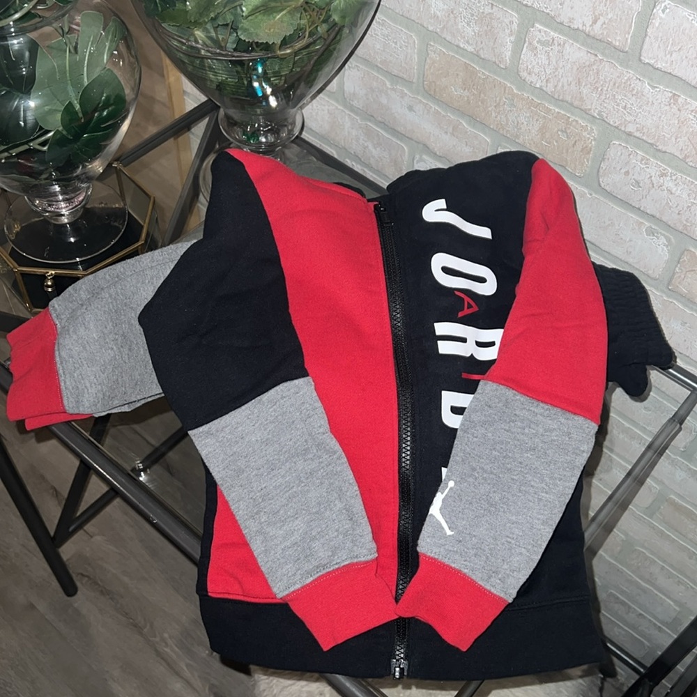 𝙰𝙸𝚁 𝙹𝙾𝚁𝙳𝙰𝙽 𝙷𝙾𝙾𝙳𝙸𝙴 𝚂𝚆𝙴𝙰𝚃𝚂𝚄𝙸𝚃 - Picture 6 of 7